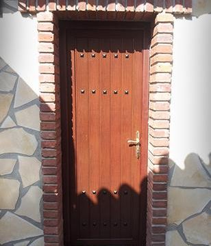 C.M.C. Villena puerta imitación de madera