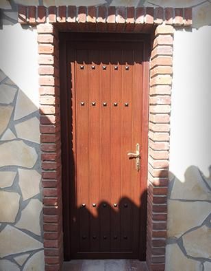 C.M.C. Villena puerta imitación de madera